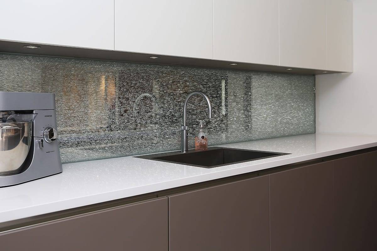 Cracked Glass Splashback | Lead Wolf, Gotham